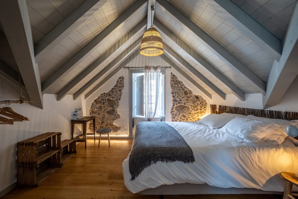 Comfort Double Room (Bardadinhas) | Individually decorated, individually furnished, desk, laptop workspace