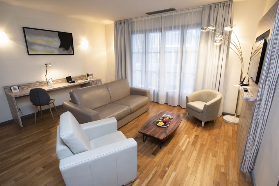Junior Suite | Living area | Flat-screen TV