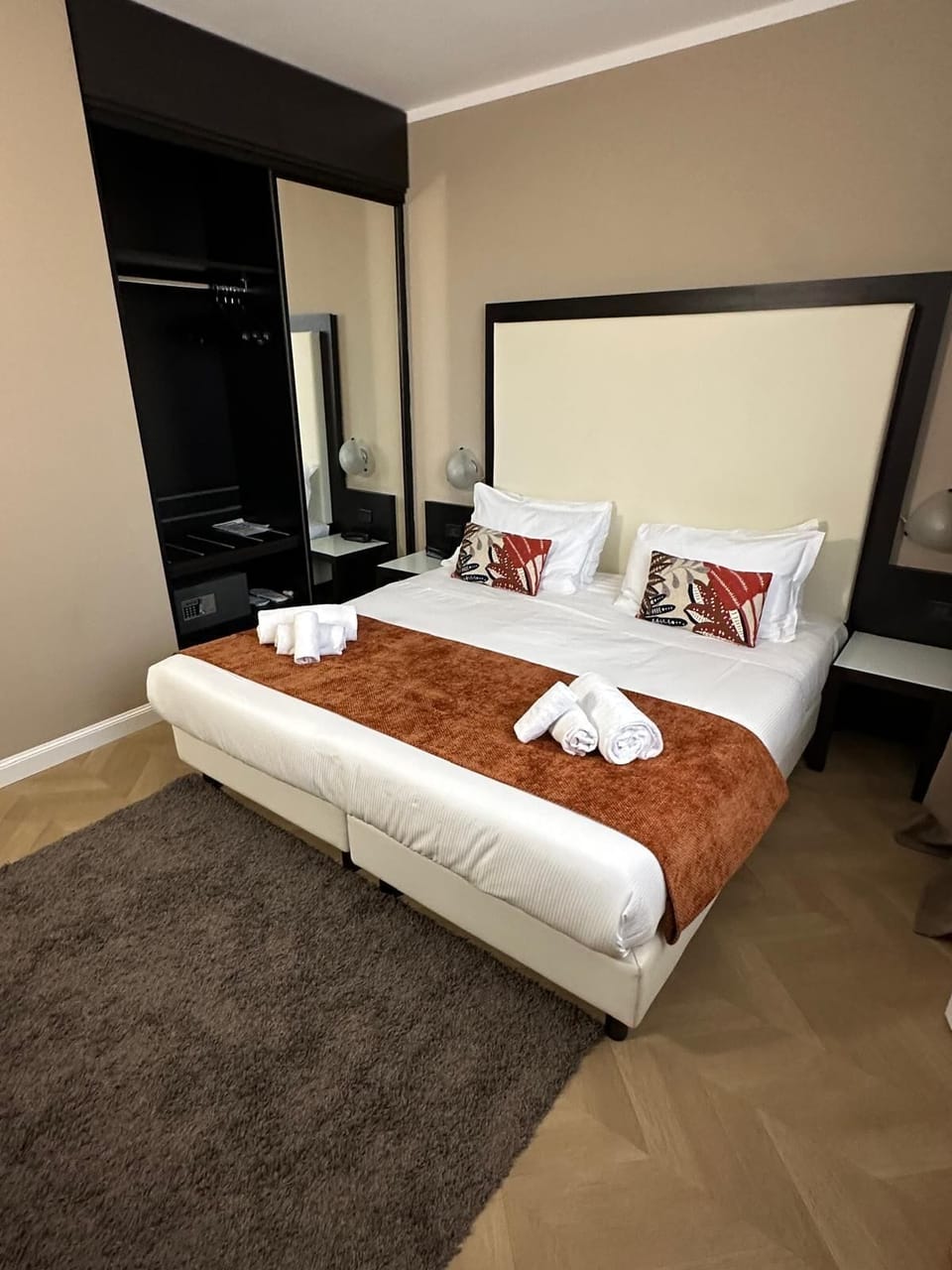Superior Double or Twin Room | Down comforters, minibar, in-room safe, desk