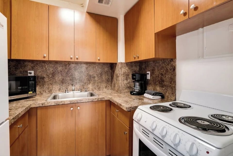 Small space, big flavor. Experience the convenience of this well-appointed kitchenette.