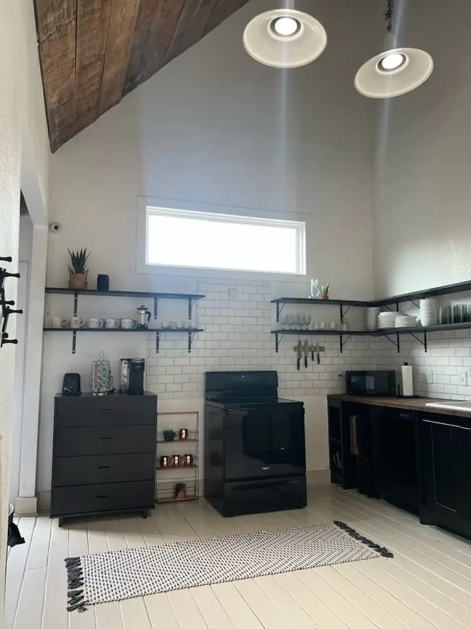 Kitchen with all the needed amenities, including keurig and traditional coffee