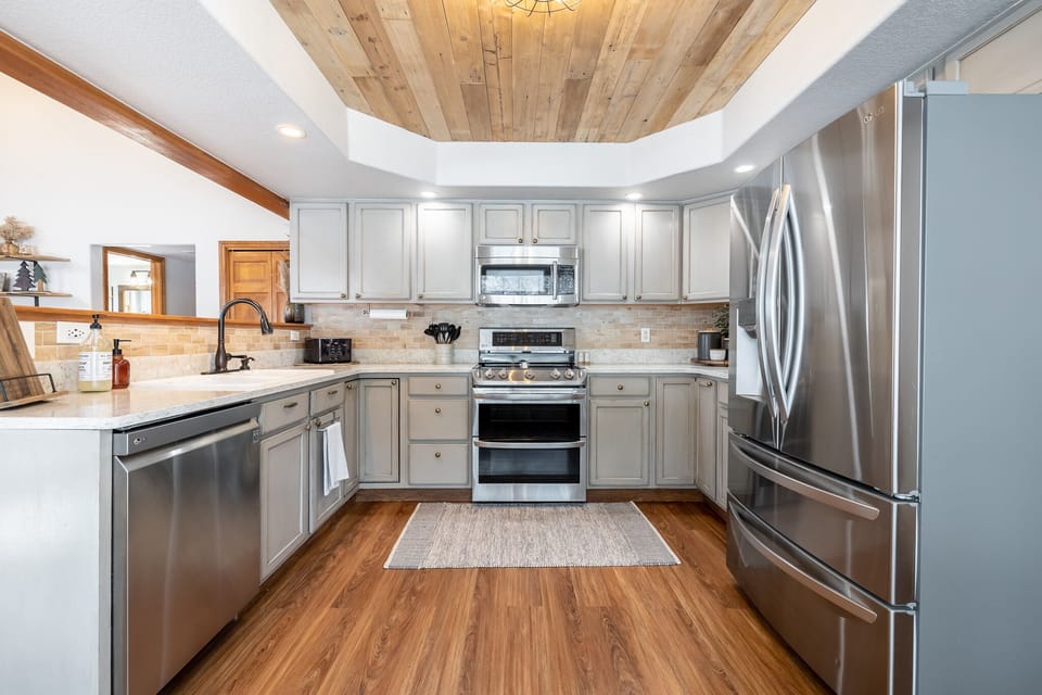 Fully stocked kitchen!
