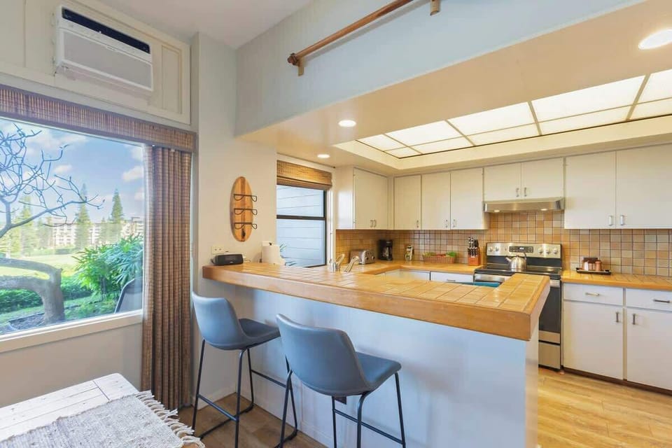 Window AC unit in common area to go with those cool Kapalua breezes. 