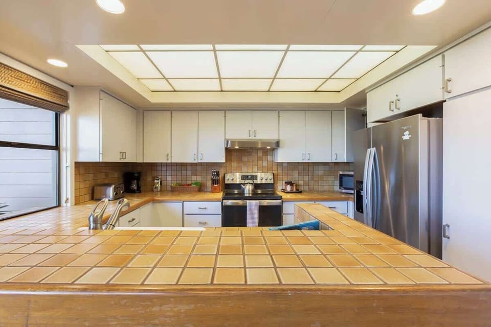 Fully equipped kitchen to cook a home cooked meal.