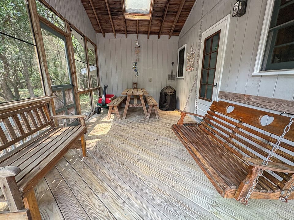 Screened Porch 2025