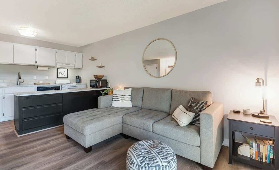 Living area / kitchen