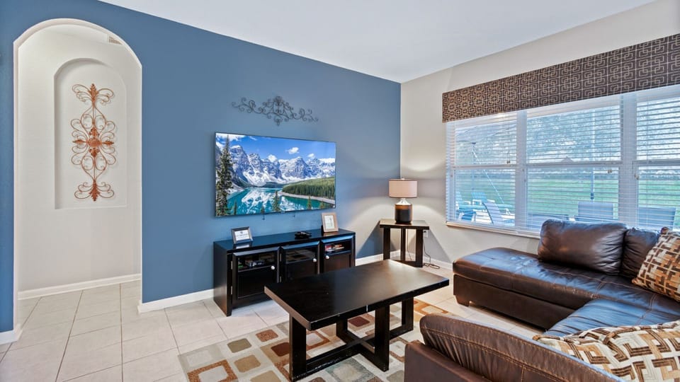 Family Room
70"Smart TV, DVD Player