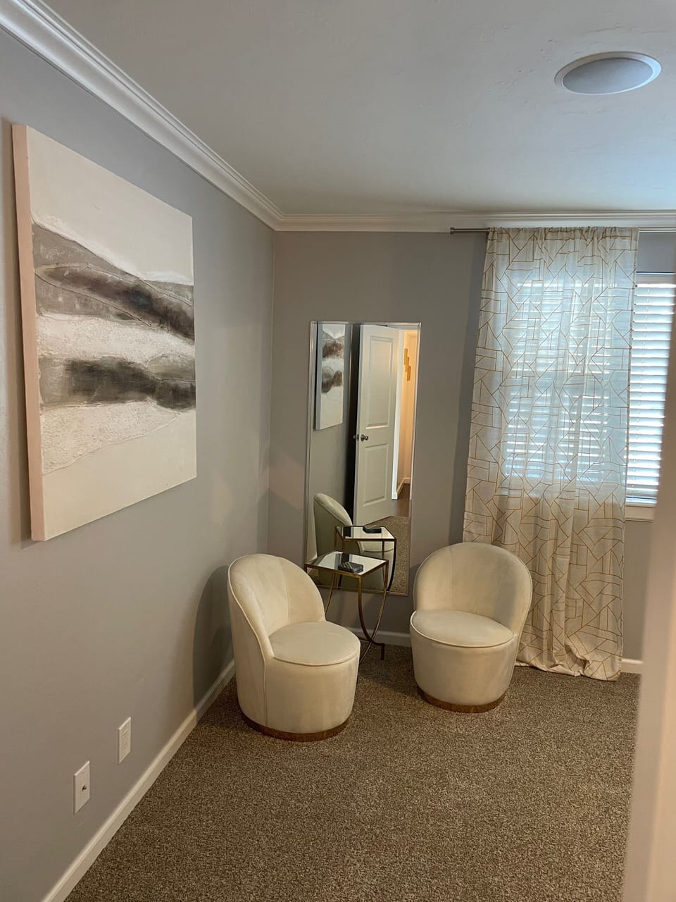 Downstairs bedroom 6 seating area.