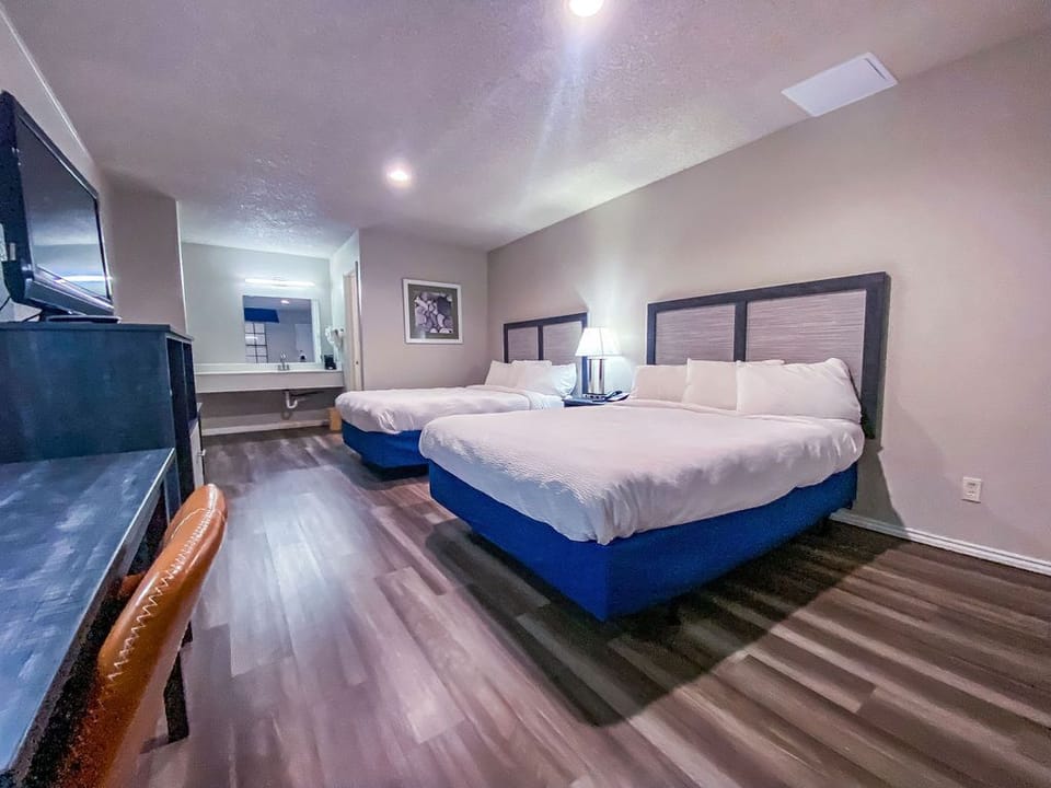 Deluxe Double Room | Laptop workspace, free WiFi, bed sheets