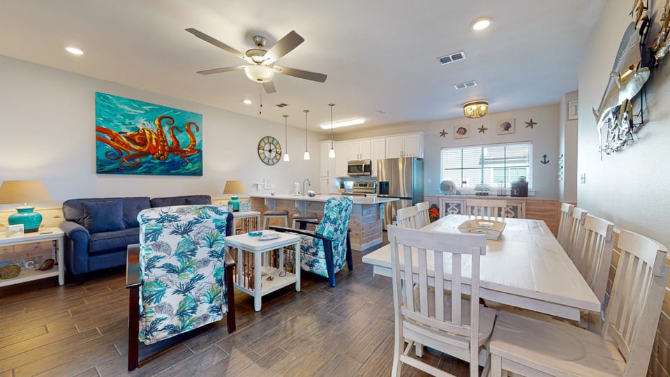 Living Area, 2nd Floor