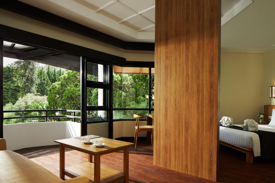 Executive Cottage | In-room safe, desk, laptop workspace, free WiFi