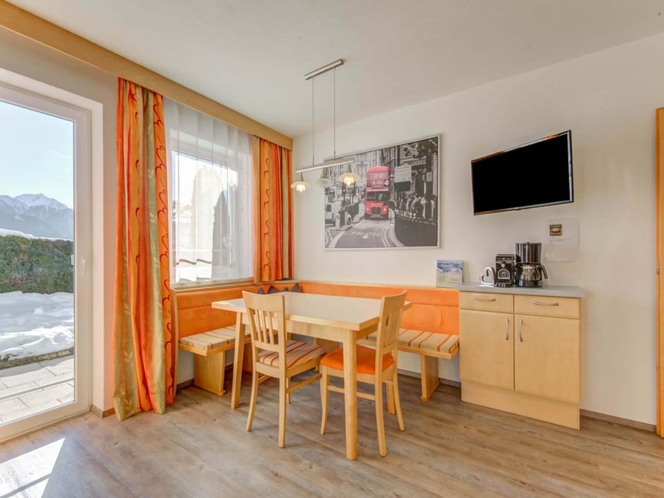 Apartment | Dining
