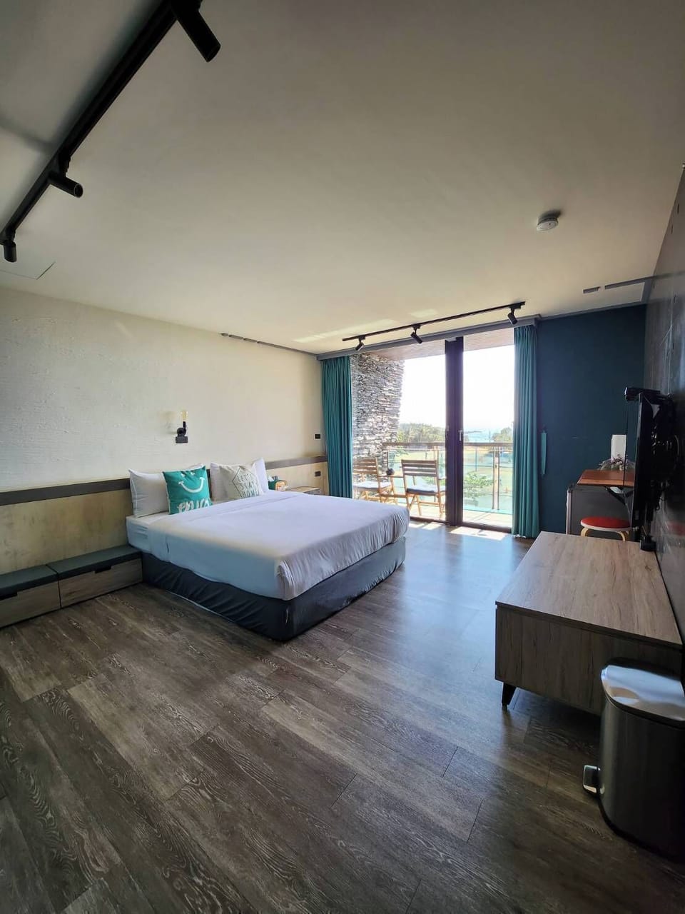 Deluxe Double Room, 1 Bedroom, Balcony, Bay View | Hypo-allergenic bedding, blackout drapes, soundproofing, free WiFi