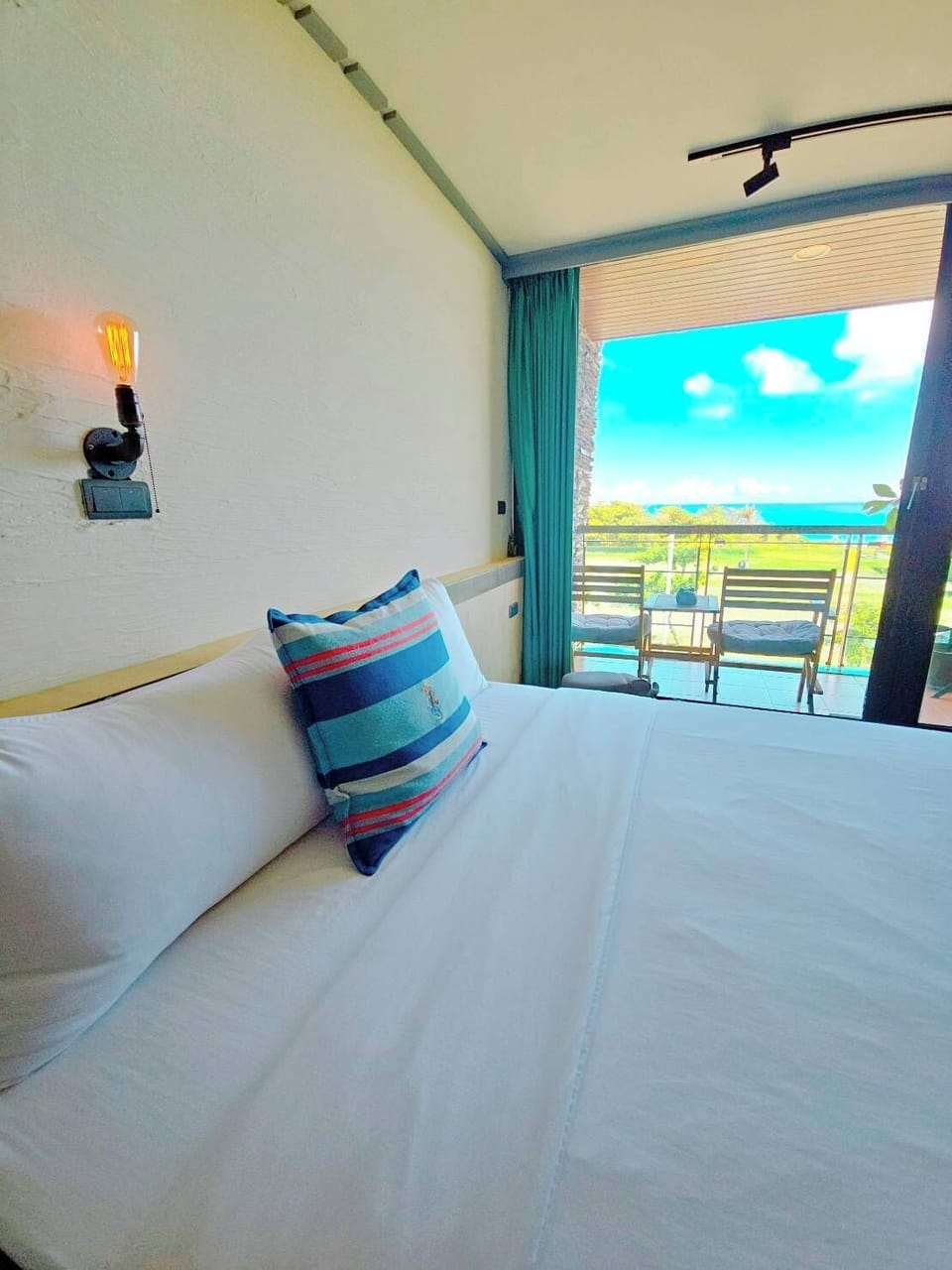 Deluxe Double Room, 1 Bedroom, Balcony, Bay View | Hypo-allergenic bedding, blackout drapes, soundproofing, free WiFi