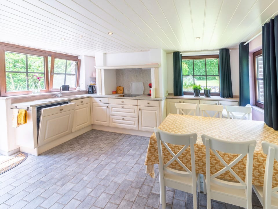 House | Private kitchen | Stovetop, highchair