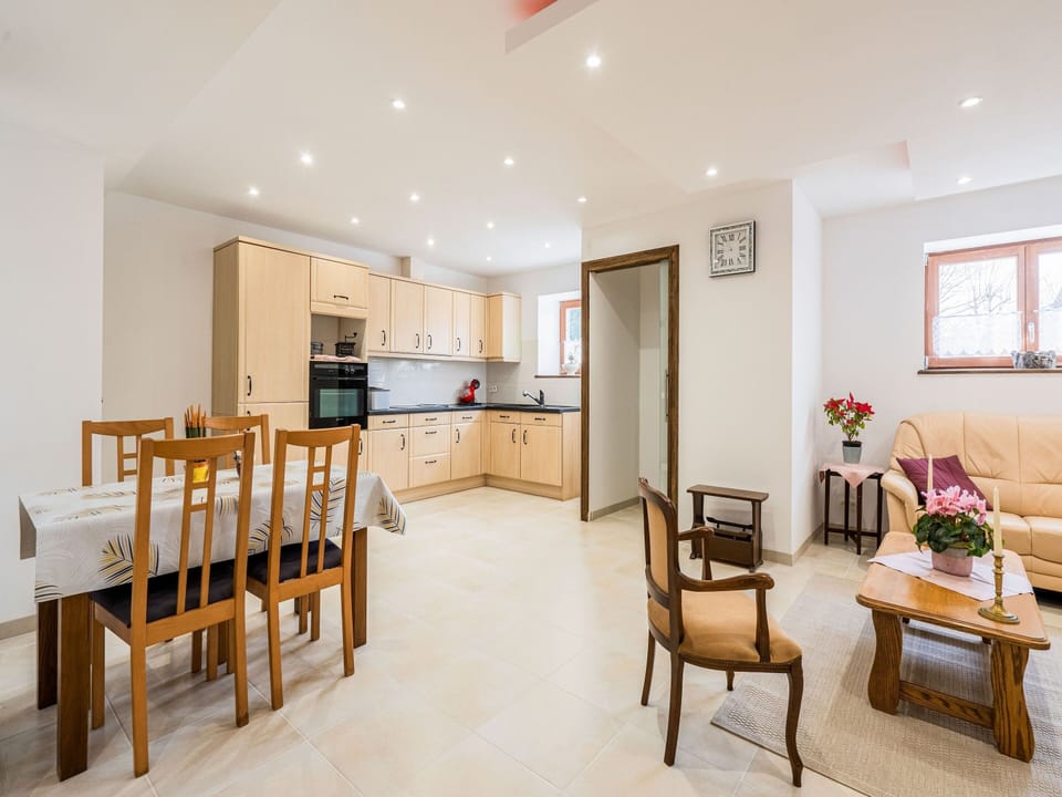 Cottage | Dining