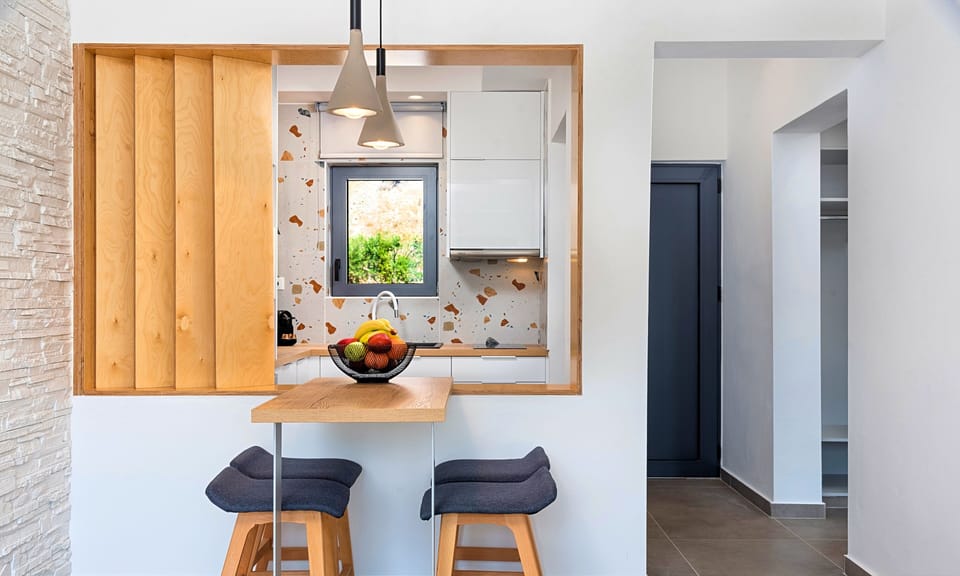 Deluxe Suite, 1 Bedroom, Private Pool, Mountain View | In-room dining
