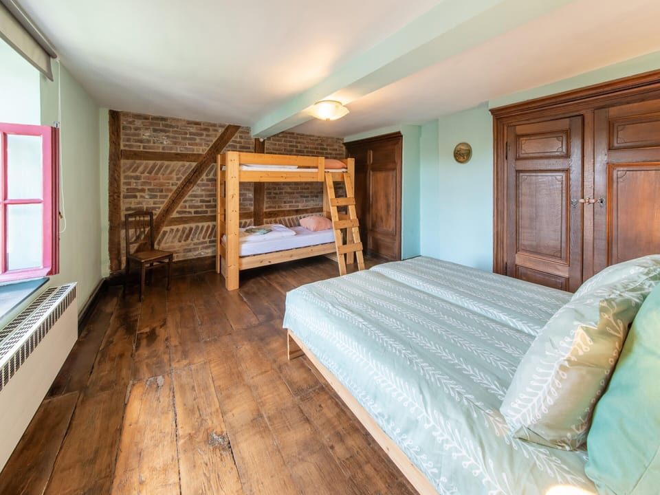 House | 9 bedrooms, individually furnished