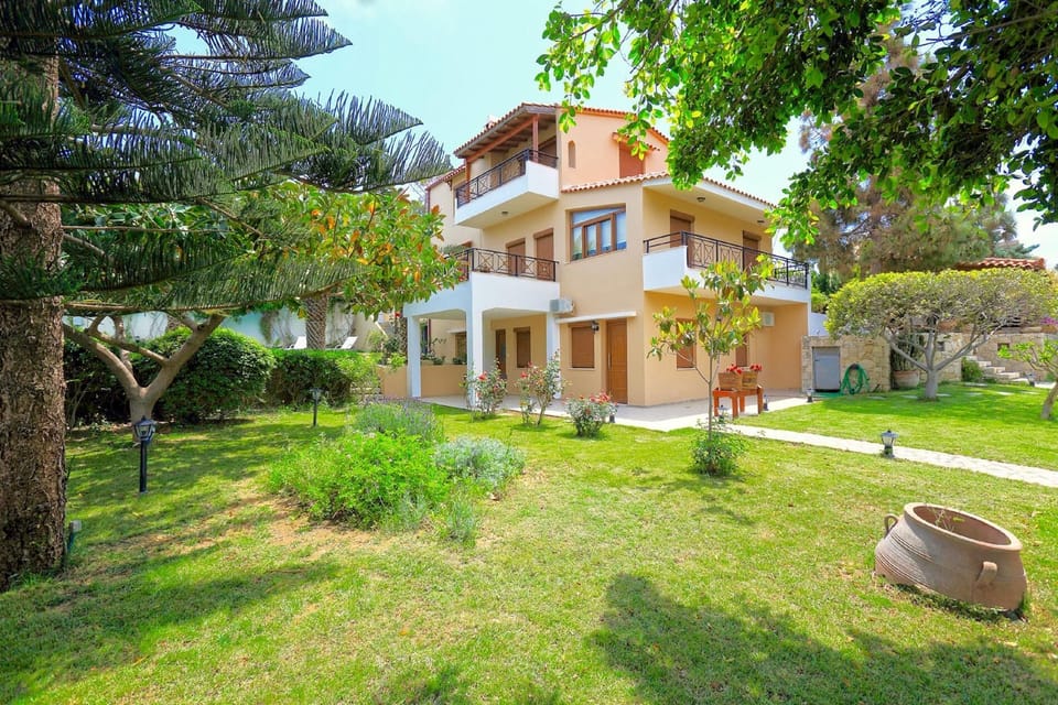 Villa (5 Bedrooms) | Garden