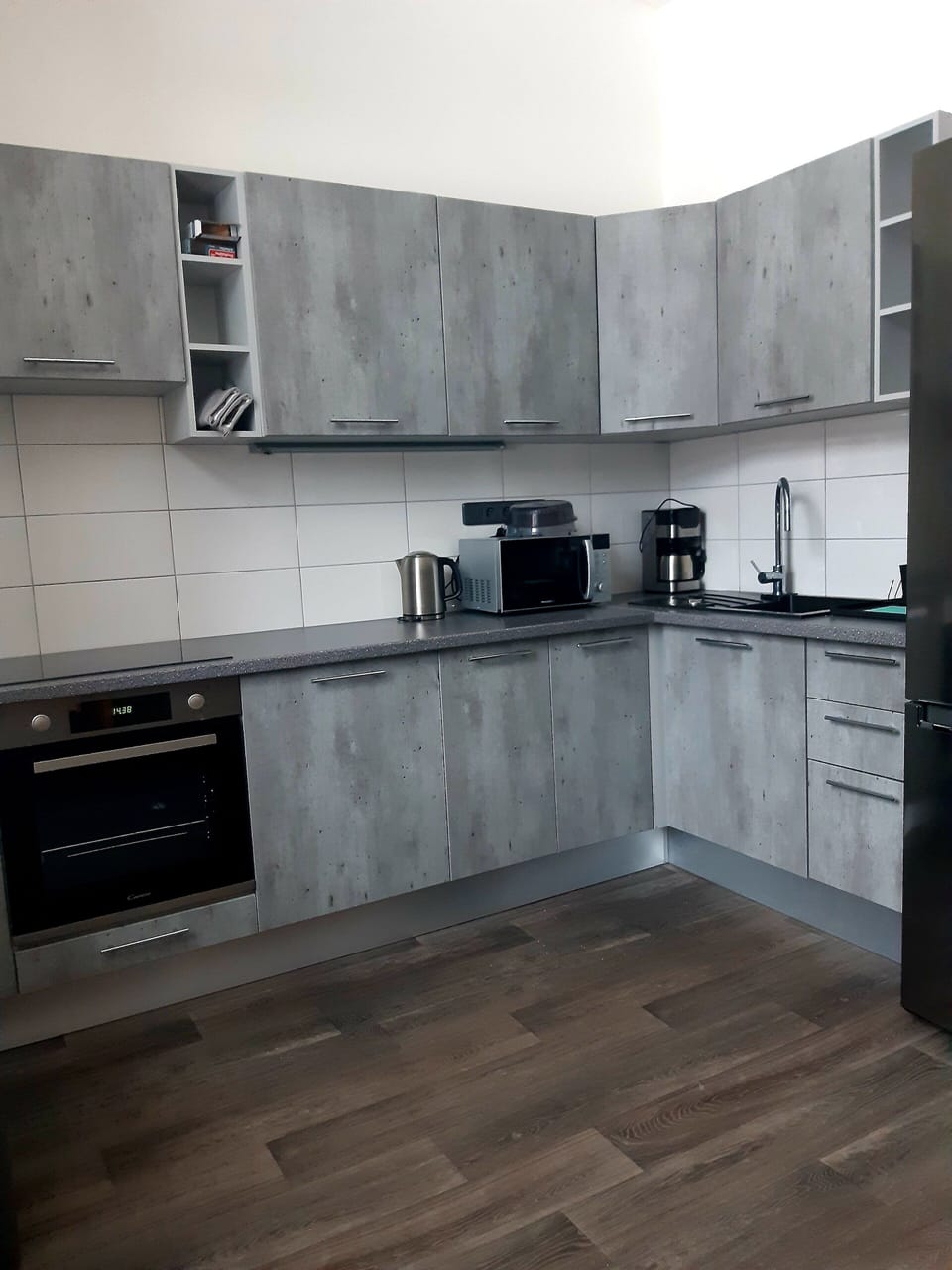 Dishwasher, electric kettle, toaster