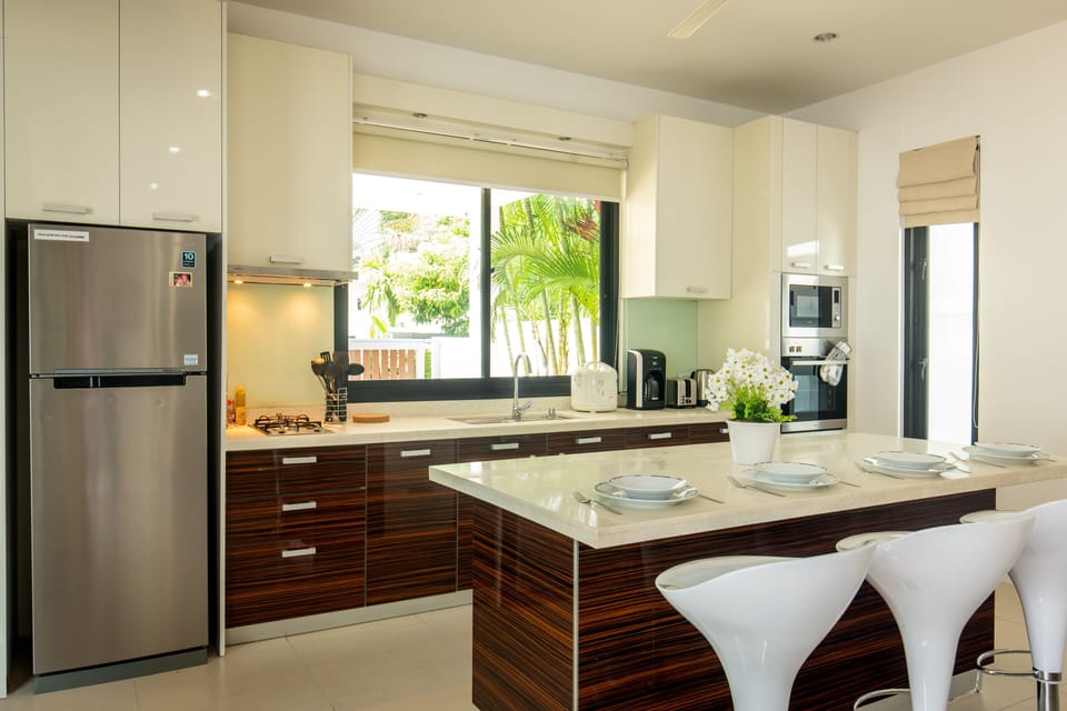 Family Villa | Private kitchen | Full-size fridge, microwave, oven, stovetop