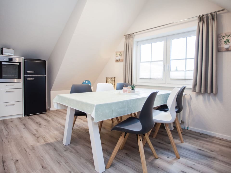 Apartment | Dining
