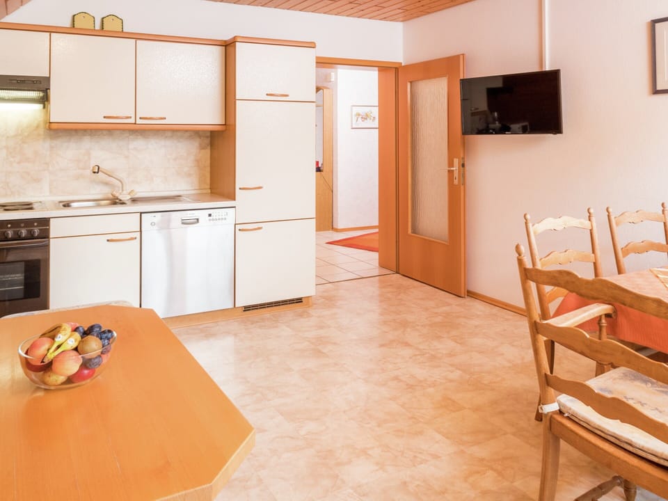 House | Private kitchen | Microwave, dishwasher, highchair