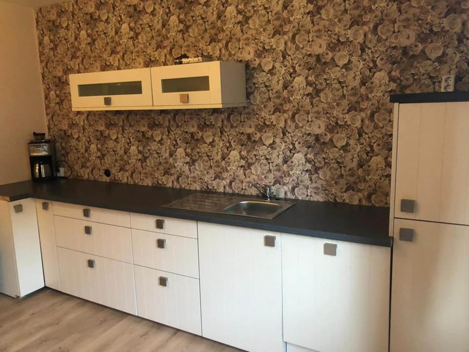 House | Private kitchen | Electric kettle, highchair