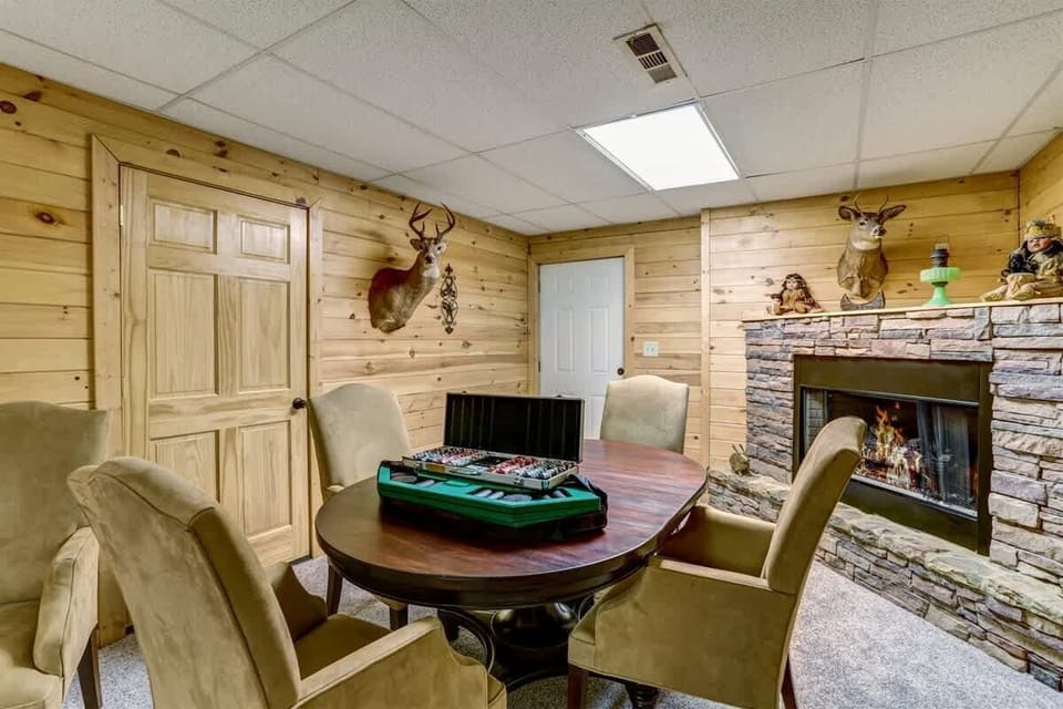 GAME RM CARD TABLE w/GAS LOG FIREPLACE