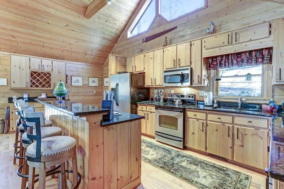 KITCHEN CORNER VIEW - ELECTRIC STOVE