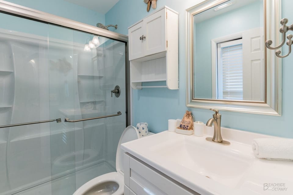 King Bedroom's Ensuite Bathroom