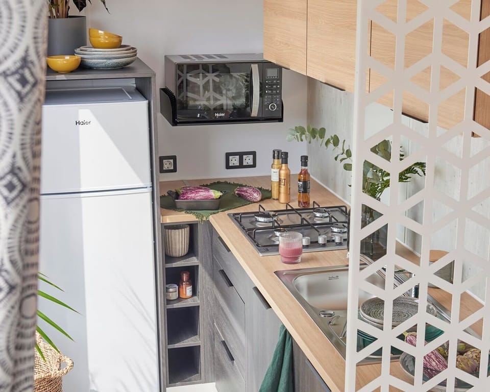 Fridge, microwave, stovetop, cookware/dishes/utensils