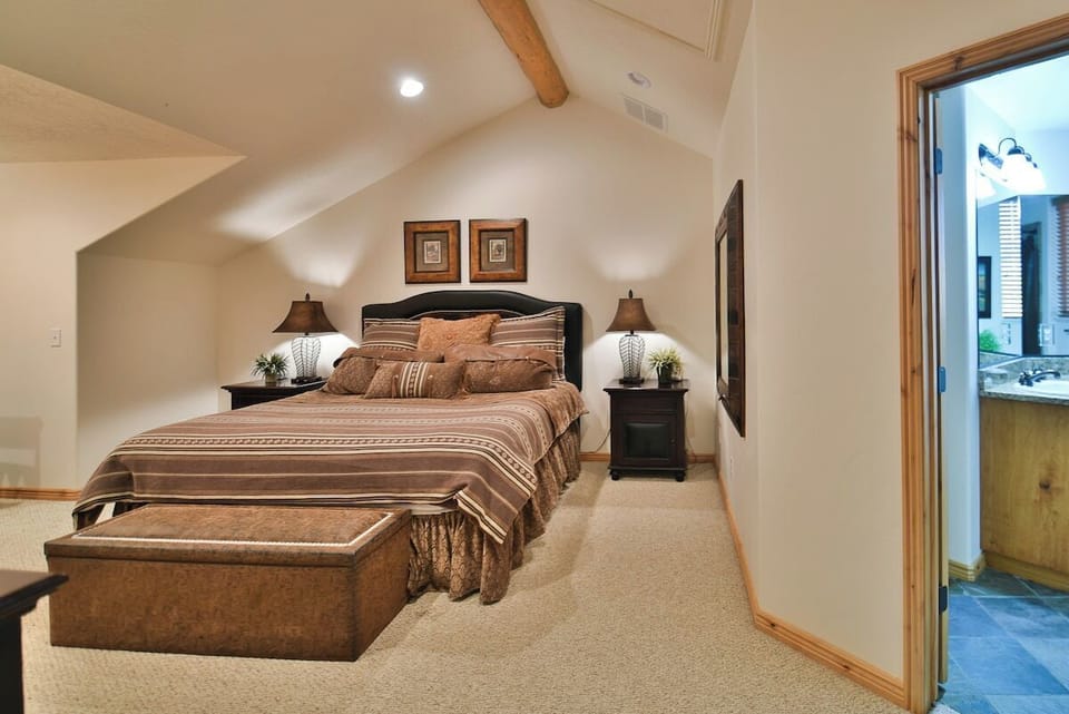 Master Suite - Upstairs