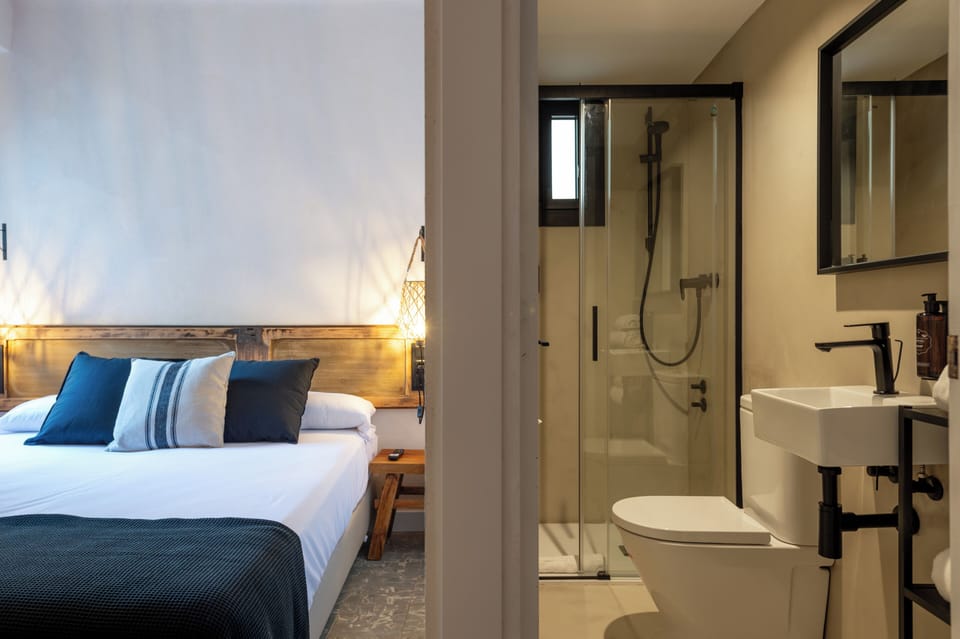 Standard Room | Hypo-allergenic bedding, in-room safe, individually decorated