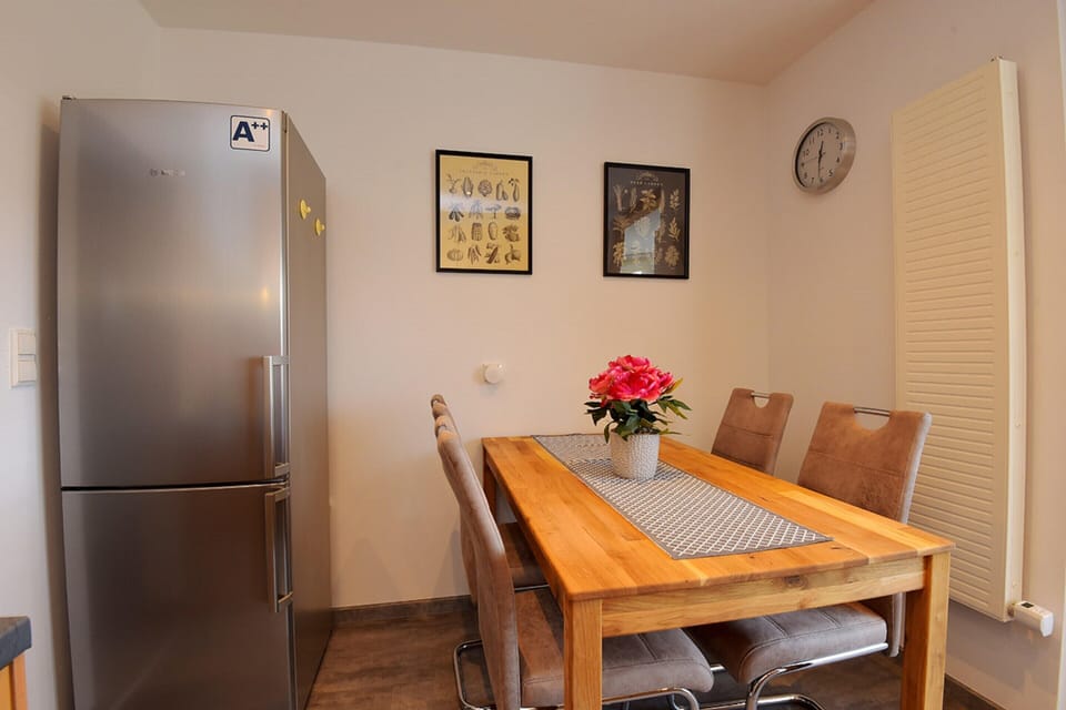 Apartment | Dining