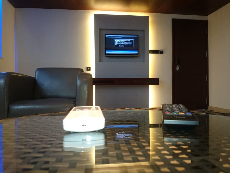 Presidential Suite | 1 bedroom, minibar, in-room safe, desk
