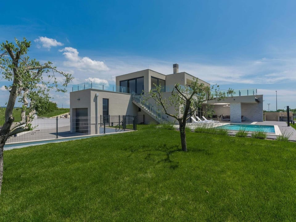 Villa | Garden