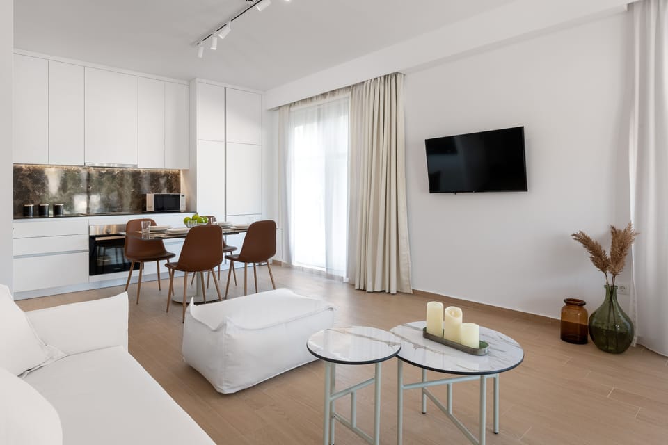 Family Apartment | Living area | 40-inch flat-screen TV with cable channels, TV, Netflix