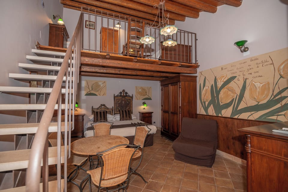Quadruple Room | Minibar, in-room safe, desk, soundproofing
