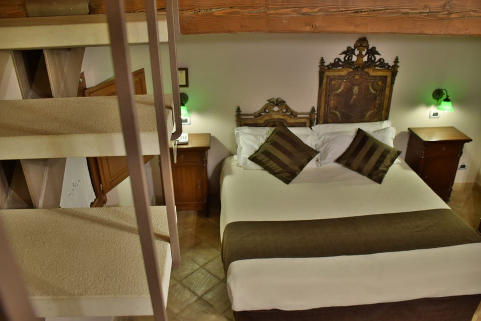 Quadruple Room | Minibar, in-room safe, desk, soundproofing