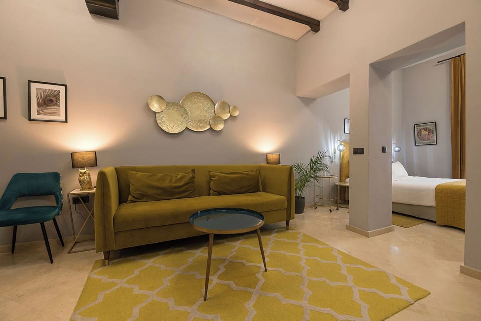 Design Suite, 1 Queen Bed, Non Smoking, City View (San Pedro) | Living area | 50-inch Smart TV with cable channels, TV, Netflix