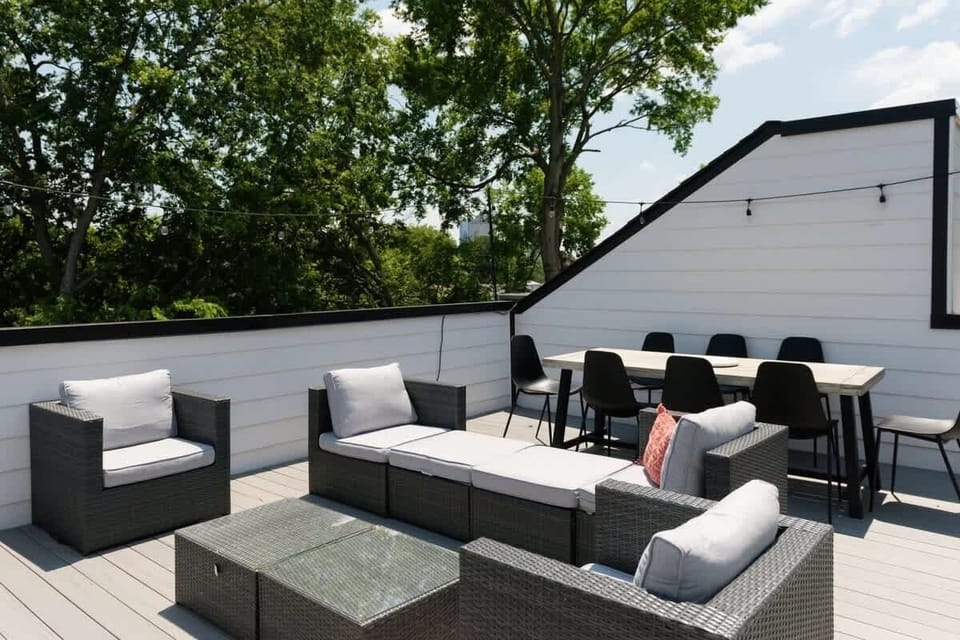 Relax on our rooftop deck knowing that downtown's attractions are just a few minutes away.