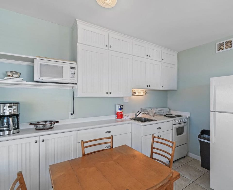 Kitchen-Dining Area