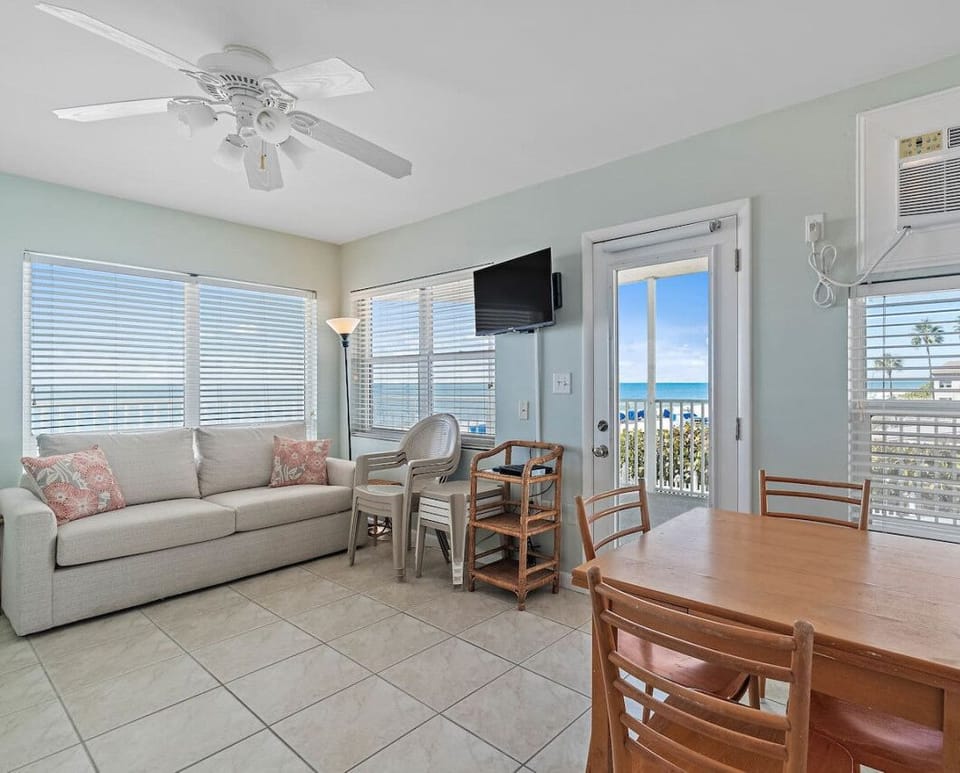 Living/Dining Area