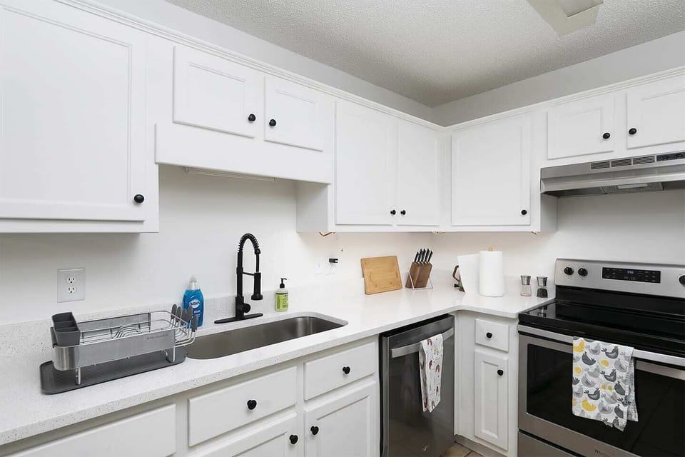 Our kitchen do have all the essentials you need, preparing meals for your family would be so convenient.