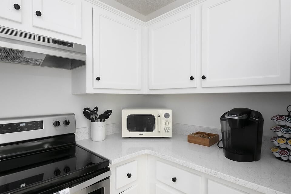 A nice set of cooking appliances that would be perfect for your home cooked meals.