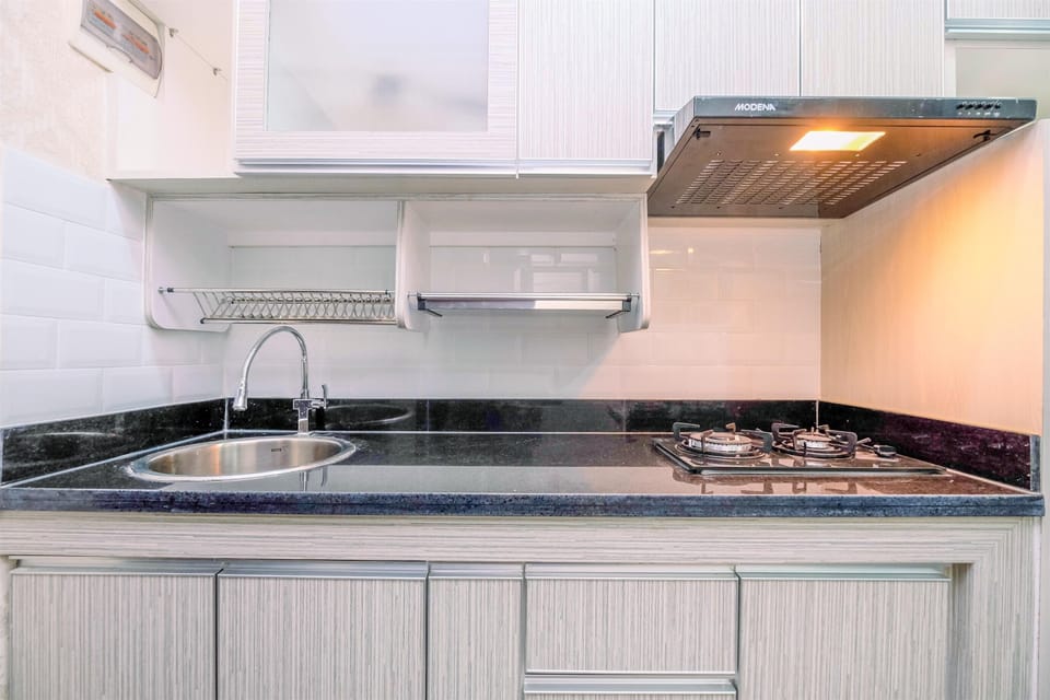 Deluxe Apartment | Private kitchen | Full-size fridge, stovetop, rice cooker, cookware/dishes/utensils
