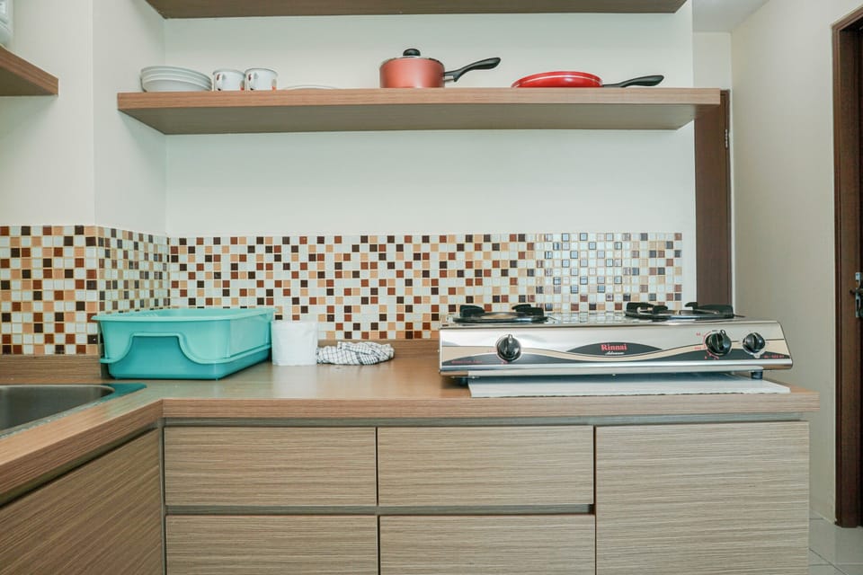 Deluxe Apartment | Private kitchen | Full-size fridge, stovetop, rice cooker, cookware/dishes/utensils