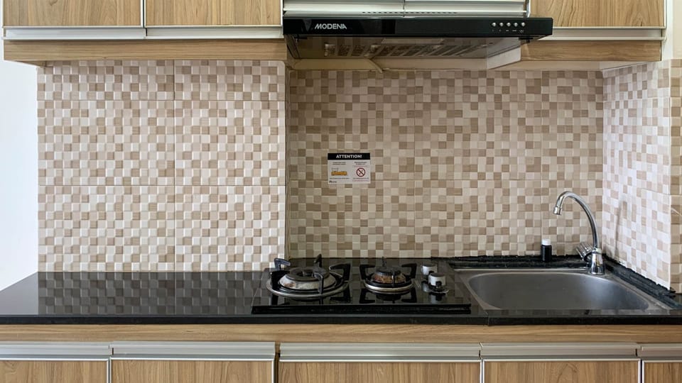 Deluxe Apartment | Private kitchen | Full-size fridge, stovetop, rice cooker, cookware/dishes/utensils