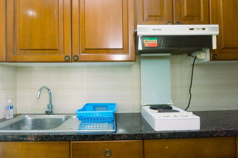 Deluxe Apartment | Private kitchen | Full-size fridge, stovetop, rice cooker, cookware/dishes/utensils